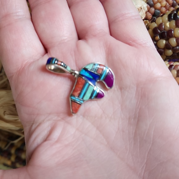 Amazing Vintage Native American Inlaid Bear Pendant 💙🐻💜 - Picture 16 of 16